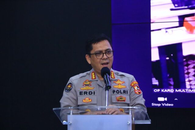 Berkas perkara kasus ujaran kebencian berdasarkan SARA tentang Papua yang dilakukan oleh pemilik, pengguna dan yang menguasai akun media sosial TikTok dengan username “@presiden_ono_niha/Jay Komal” dinyatakan lengkap atau P21 oleh Kejaksaan Tinggi (Kejati) DKI Jakarta.