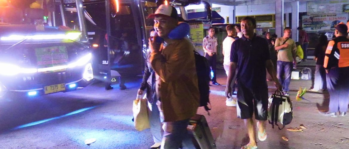 Drupodo mengatakan ebanyak 208 warga asli Rembang mengikuti program mudik gratis tahun ini yang diselenggarakan oleh Pemkab Rembang.
