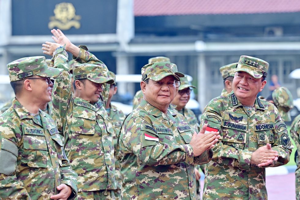 Kegiatan retreat di Akademi Militer Magelang menekankan pentingnya kebersamaan, disiplin, dan kesatuan visi di antara menteri Kabinet Merah Putih. Dengan semangat baru, diharapkan mereka dapat membawa pemerintahan menuju pencapaian yang lebih solid dan efektif.