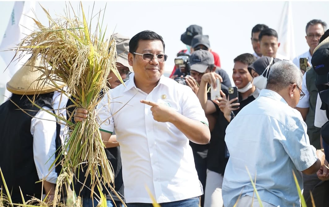 Tadi Pak Menko sudah memberikan arahan, mungkin nanti kita akan atur daerah-daerah mana yang belum panen sehingga itu untuk stabilisasi dan juga memberikan bantuan pangan kepada masyarakat yang memerlukan," ujar Kepala Badan Pangan Nasional  Arief Prasetyo Adi usai mengikuti Rakortas Bidang Pangan di Provinsi Sumatera Selatan pada Senin (13/1/2024)