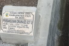 Warga Genengmulyo, WG menpertanyakan tentang pembangunan jembatan di Desanya mengunakan 2 anggaran yaitu  dana dan ditambah dengan anggaran PKT yang bersumber dari Dana Desa 2025. ‎" Seperti Pembangunan jembatan yang bersumber