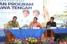 Gubernur Jateng, Komjen Pol (P) Drs. Ahmad Luthfi, S.H., S.St.M.K., dalam Rapat Koordinasi Percepatan Program FLPP di Gedung Gradhika Bhakti Praja, Kota Semarang pada Kamis, 25 September 2025.