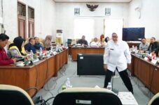 Sidang lanjutan Pansus Hak Angket Pemakzulan Bupati Pati Sudewo yang berlangsung pada Rabu, 1 Oktober 2025, mengungkapkan sejumlah kejanggalan terkait pengangkatan Rini Susilowati sebagai Direktur RSUD RAA Soewondo Pati.